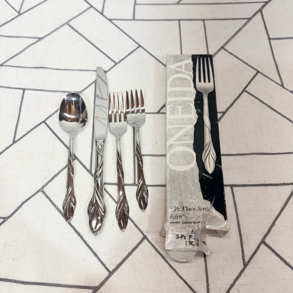 Oneida Flatware 4 Piece Silver Eden Deluxe Stainless Steel Leaf Vine USA - Picture 1 of 9